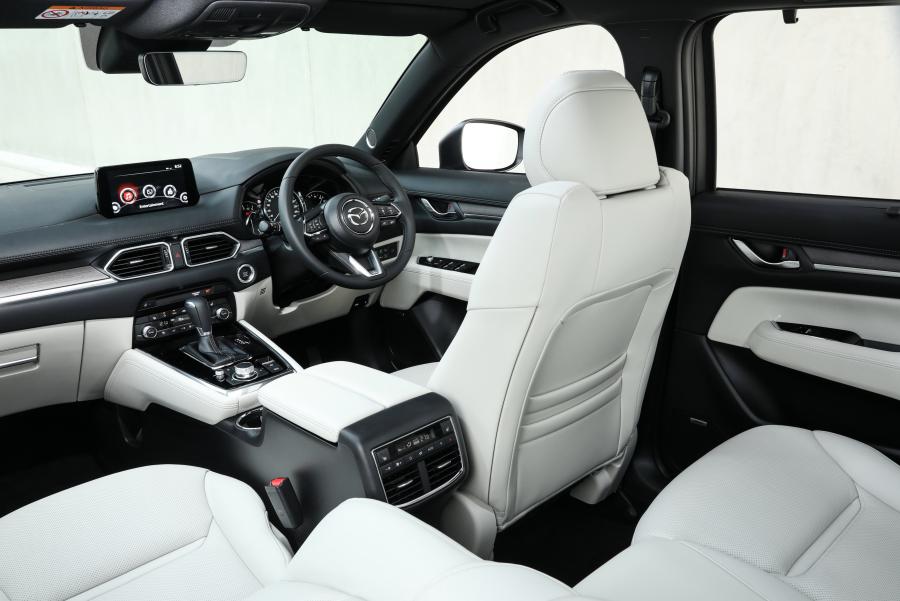 Интерьер Mazda CX-8 2018 года  (AU) (фото 35 из 39)